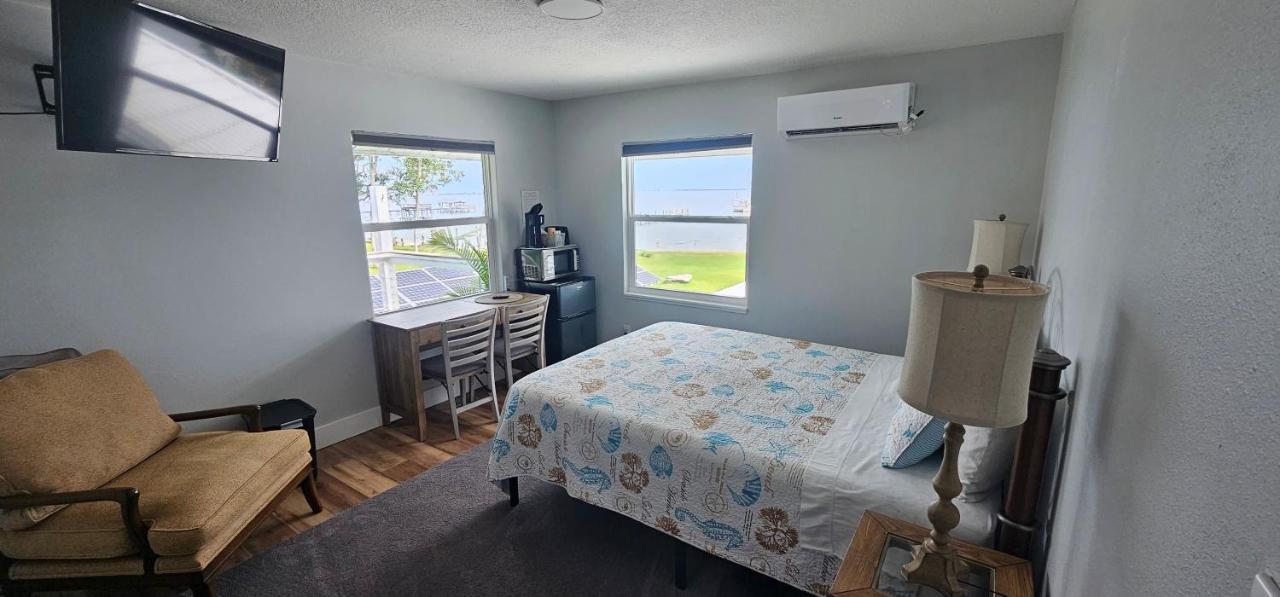Nasa Waterfront Dolphin Suite Titusville Esterno foto