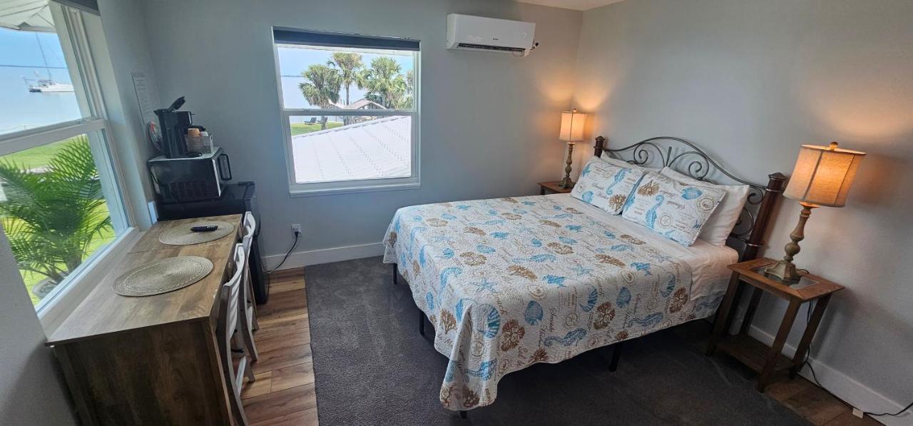 Nasa Waterfront Dolphin Suite Titusville Esterno foto